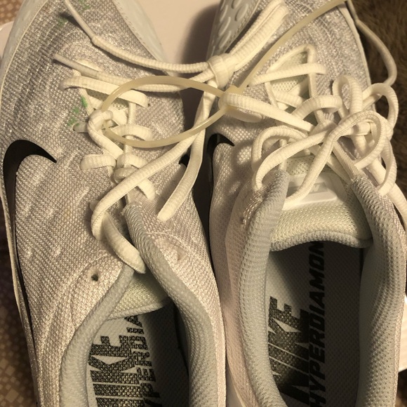 BACK TO SCHOOL SALE on CLEATS -  White & grey NIKE HYPERDIAMOND Cleats - Picture 2 of 5